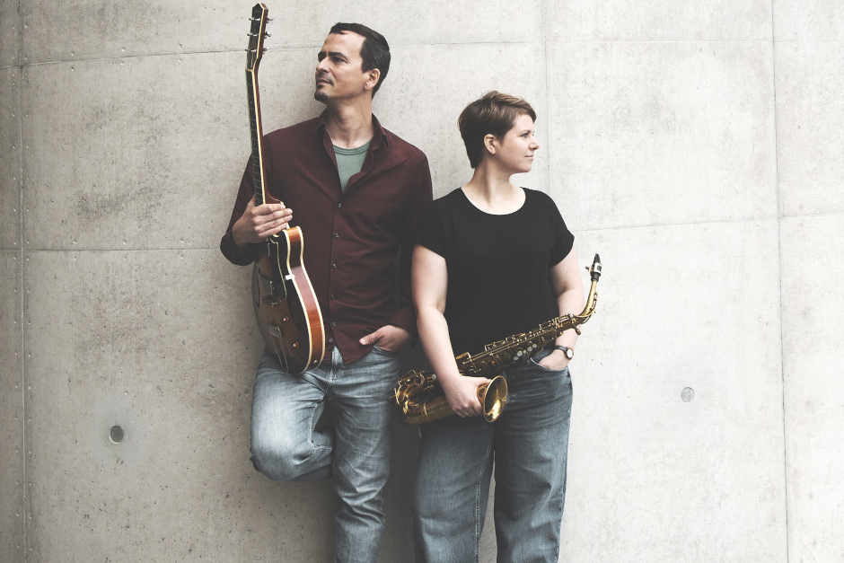 Im Rahmen der Konzertreihe "Ton ab" steht am Mittwoch, 3. September, das Duo Voltige auf der Bühne des Kulturforums Wiesbaden.