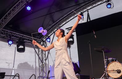Jeden Sonntag beim NP-Sommerfestival dabei: Diabolo-Artistin Hilary aus Taiwan. 