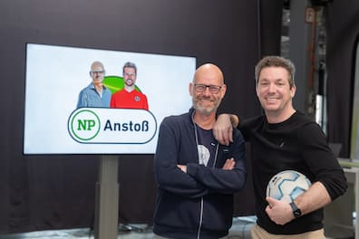 Bringen den 96-Talk auf die Maschseefest-Bühne: NP-Chefredakteur Carsten Bergmann (rechts) und 96-Reporter Dirk Tietenberg sprechen beim „NP-Anstoß Spezial“ über die neue Saison.