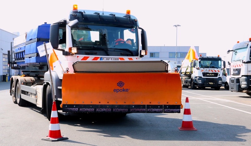 Winterdienst im Sommer: Entsorgungsbetriebe trainieren bereits jetzt mit Streu- und Räumfahrzeugen