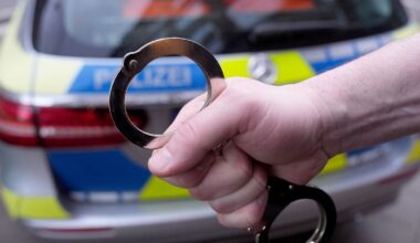 Baden-Württemberg: Messerangriff in Karlsruhe - Mann lebensgefährlich verletzt