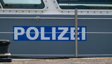 Niedersachsen & Bremen: Schiff stößt in Oldenburg gegen Eisenbahnbrücke