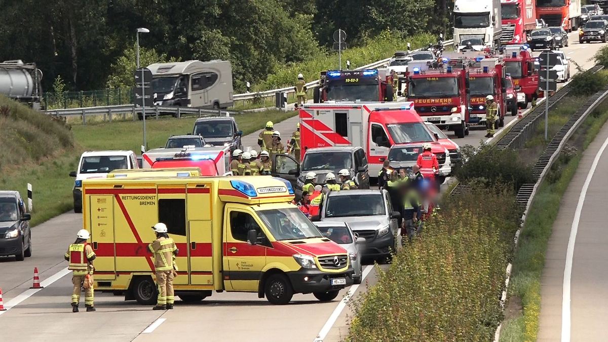 Niedersachsen & Bremen: Auffahrunfall mit drei Verletzen auf A1 sorgt für Sperrung