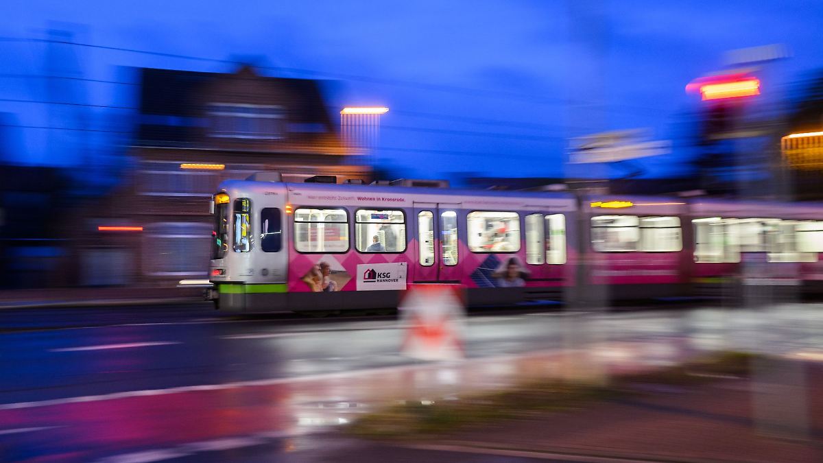 Niedersachsen & Bremen: 78-Jährige nach Stadtbahn-Unfall in Lebensgefahr
