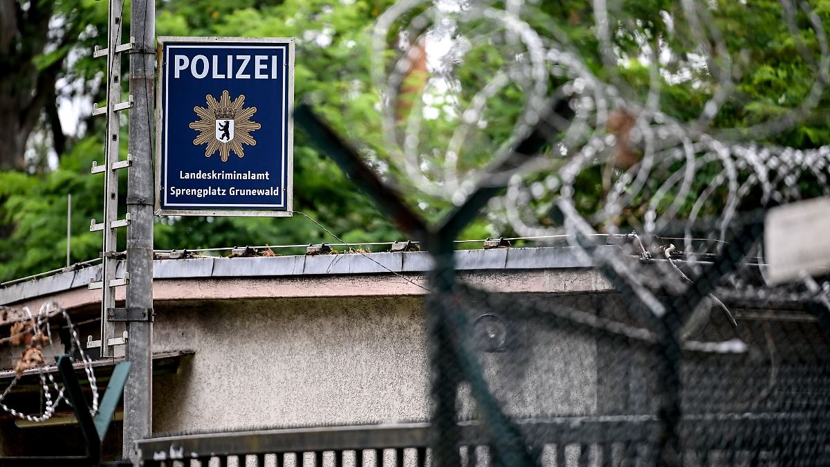 Berlin & Brandenburg: Ursache für Großfeuer auf Sprengplatz bleibt unklar