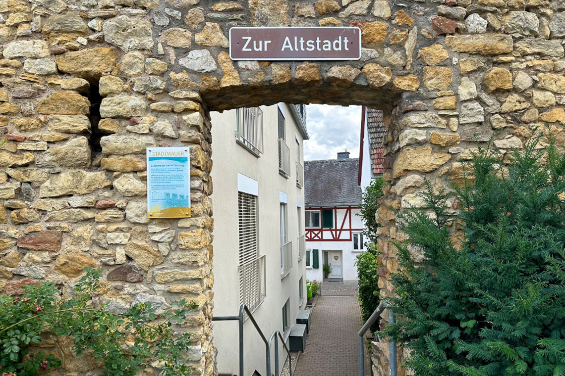 Eltviller Sehenswürdigkeiten erhalten neue Beschilderung