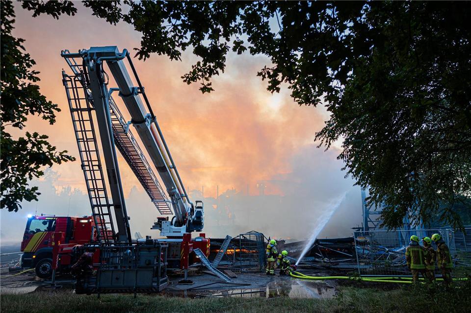 Es waren viele Spezialfahrzeuge im Einsatz.Moritz Frankenberg/dpa
