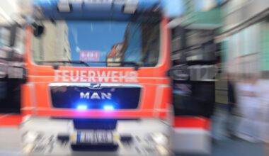Feuerwehrwagen, verwackeltes Bild.