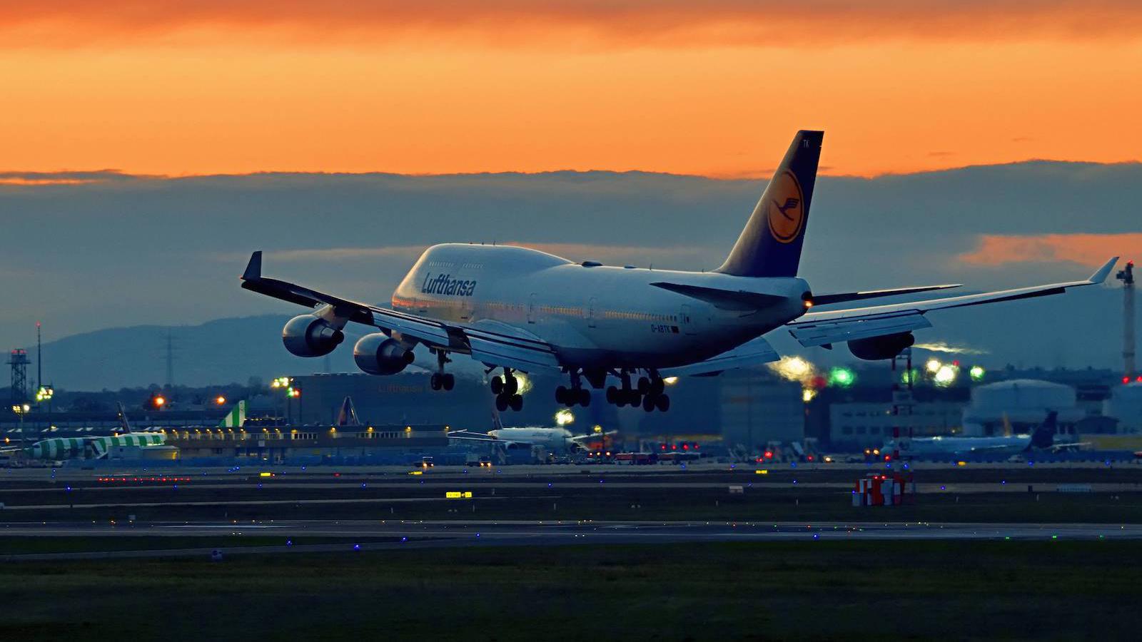 Teure Flugtickets – jetzt prüft die EU