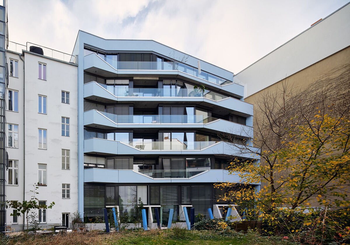 Nachverdichtung in Berlin von GRAFT und Möller Mainzer Architekten / Staffelung zwischen Brandwänden - Architektur und Architekten - News / Meldungen / Nachrichten