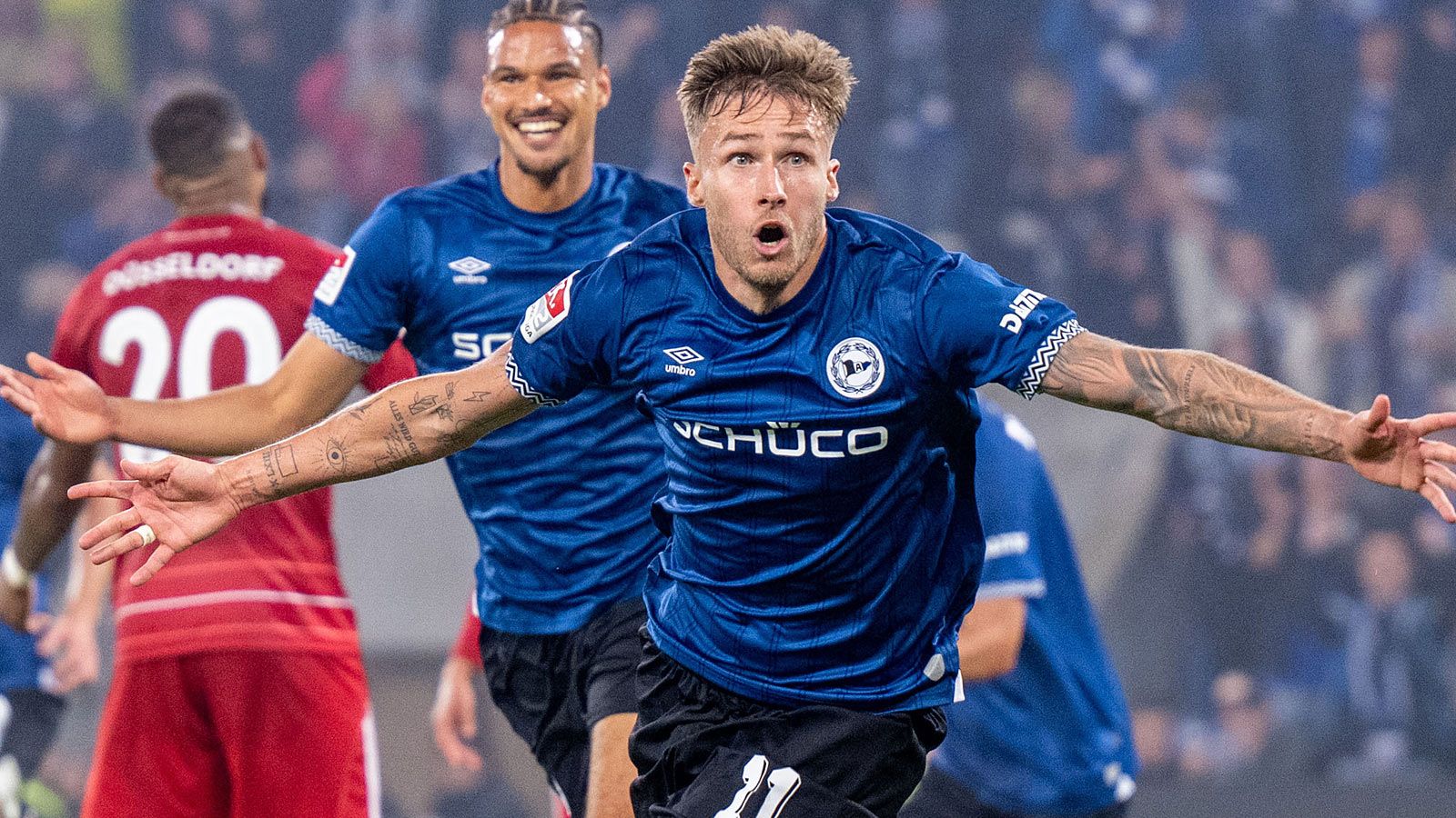 Der Hype geht weiter! Aufsteiger Bielefeld schießt dezimierte Düsseldorfer ab - Fortuna-Boss nennt Schiri-Leistung "Katastrophe"