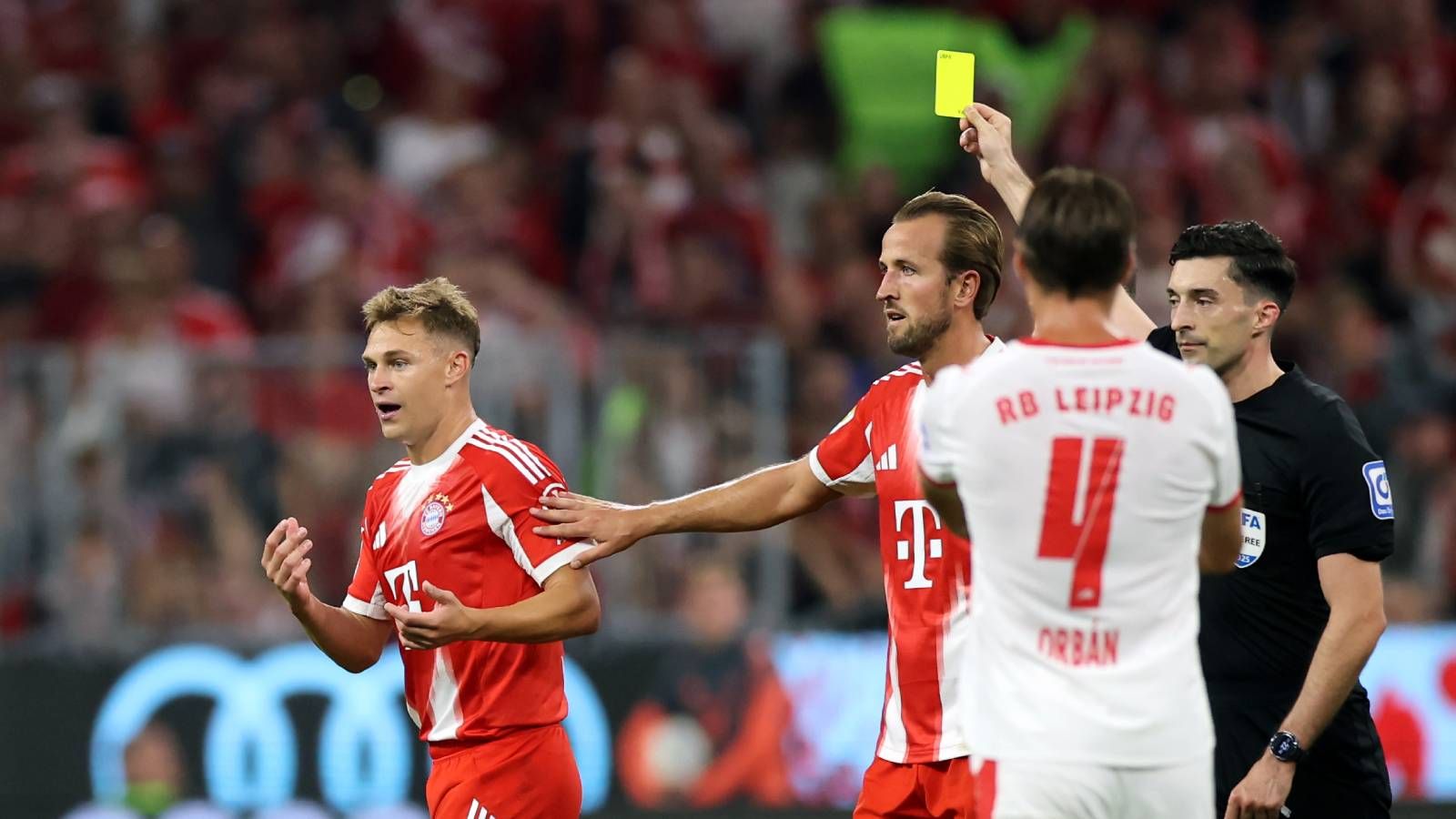 "Sowas habe ich noch nie erlebt!" Joshua Kimmich rastet nach verrückter Schiedsrichter-Panne bei Gala des FC Bayern komplett aus