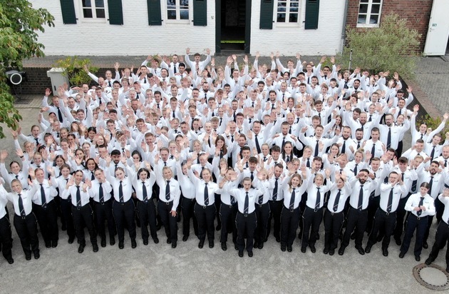 POL-DU: Stadtgebiet: 203 neue Polizeikommissarinnen und Polizeikommissare in Duisburg ...