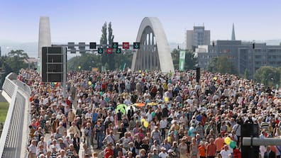 Ein Volksfest war die Eröffnung der Waldschlößchenbrücke am 24. und 25. August 2013. Rund 190.000 Besucher testeten an dem Wochenende die Brücke zu Fuß, bevor sie für den Verkehr freigegeben wurde.