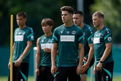 Möchte möglichst in der ersten Reihe stehen: Franz Roggow vor den Kollegen Jonas Sterner (von rechts), Bastian Allgeier, Hayate Matsuda und Taycan Kurt. 