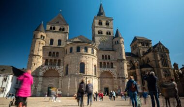 Rheinland-Pfalz & Saarland: Kopf weg - Skulptur im Dom von Unbekannten schwer beschädigt