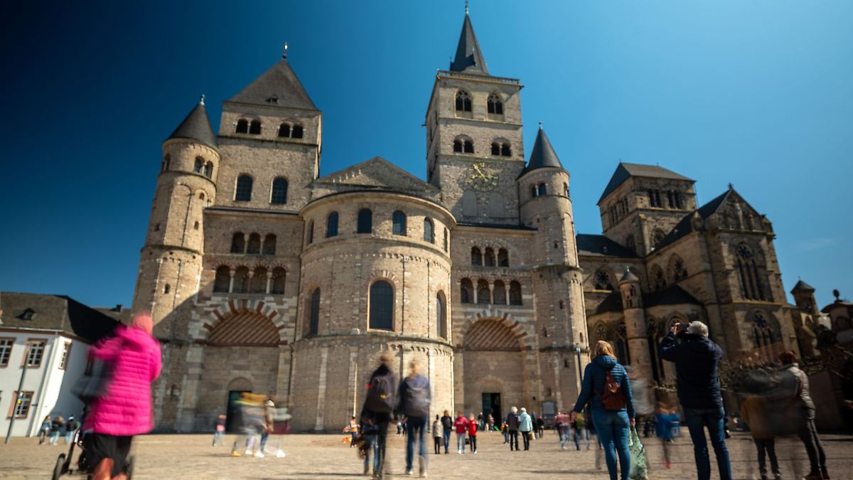 Rheinland-Pfalz & Saarland: Kopf weg - Skulptur im Dom von Unbekannten schwer beschädigt