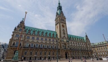 Mehr Stellen für Polizei und Schulen in Hamburg