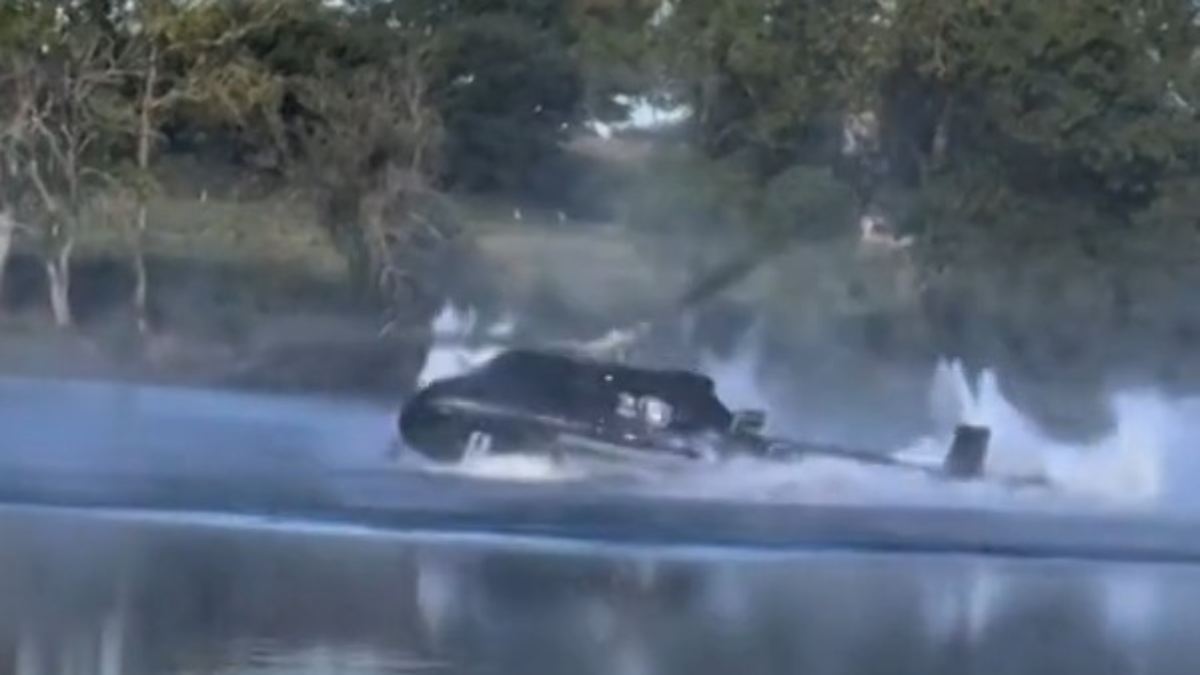 Horror-Crash in Frankreich: Hubschrauber stürzt bei Löscharbeiten in See