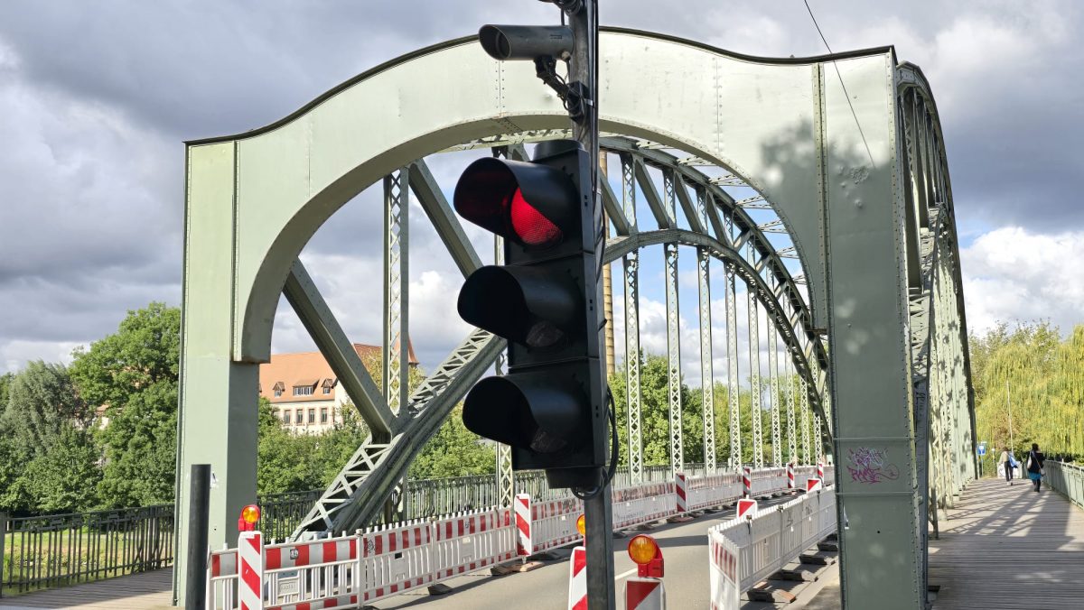 Sperrung unter der Holzplatz-Brücke – Du bist Halle
