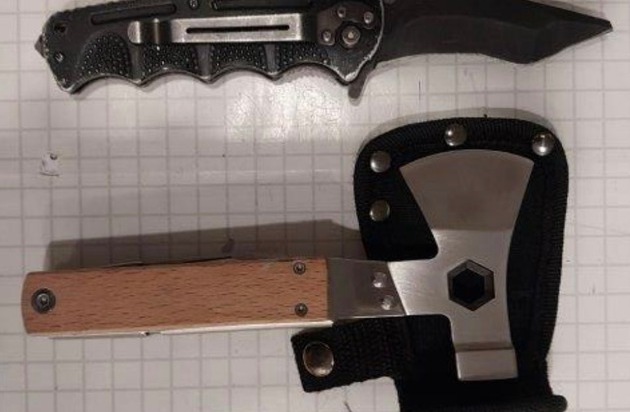 BPOL NRW: Bundespolizei stellt Einhandmesser und Multitool Axt am Düsseldorfer ...