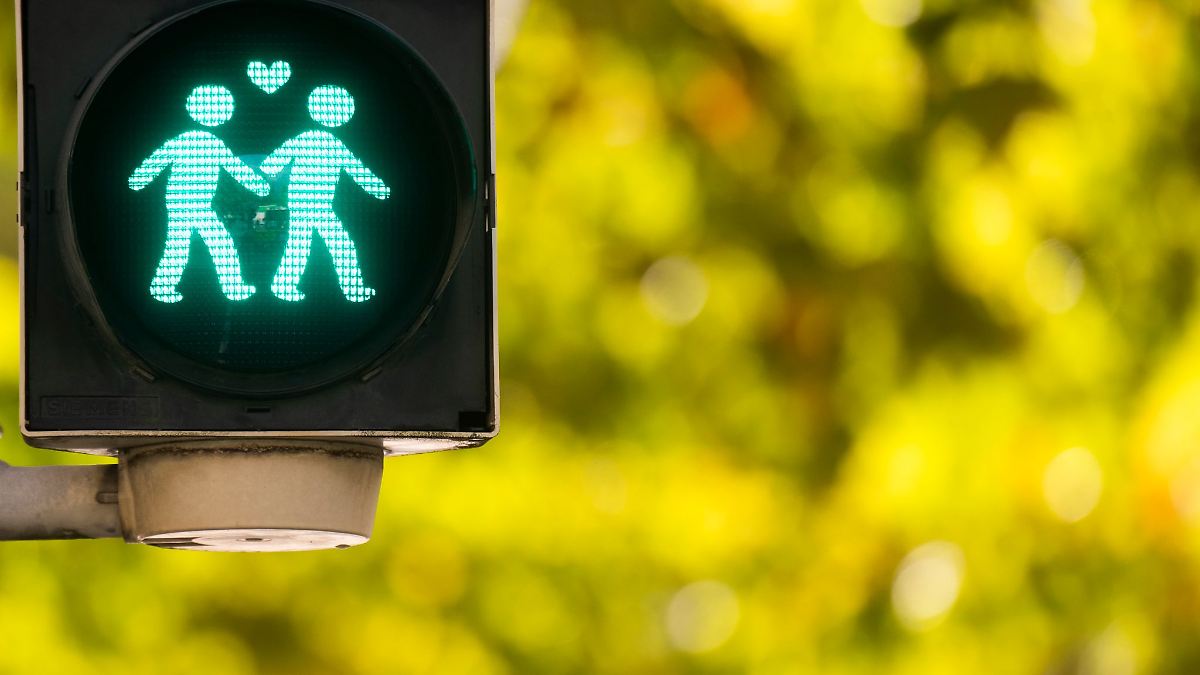Niedersachsen & Bremen: Bremer Grüne wollen gleichgeschlechtliche Ampelmotive