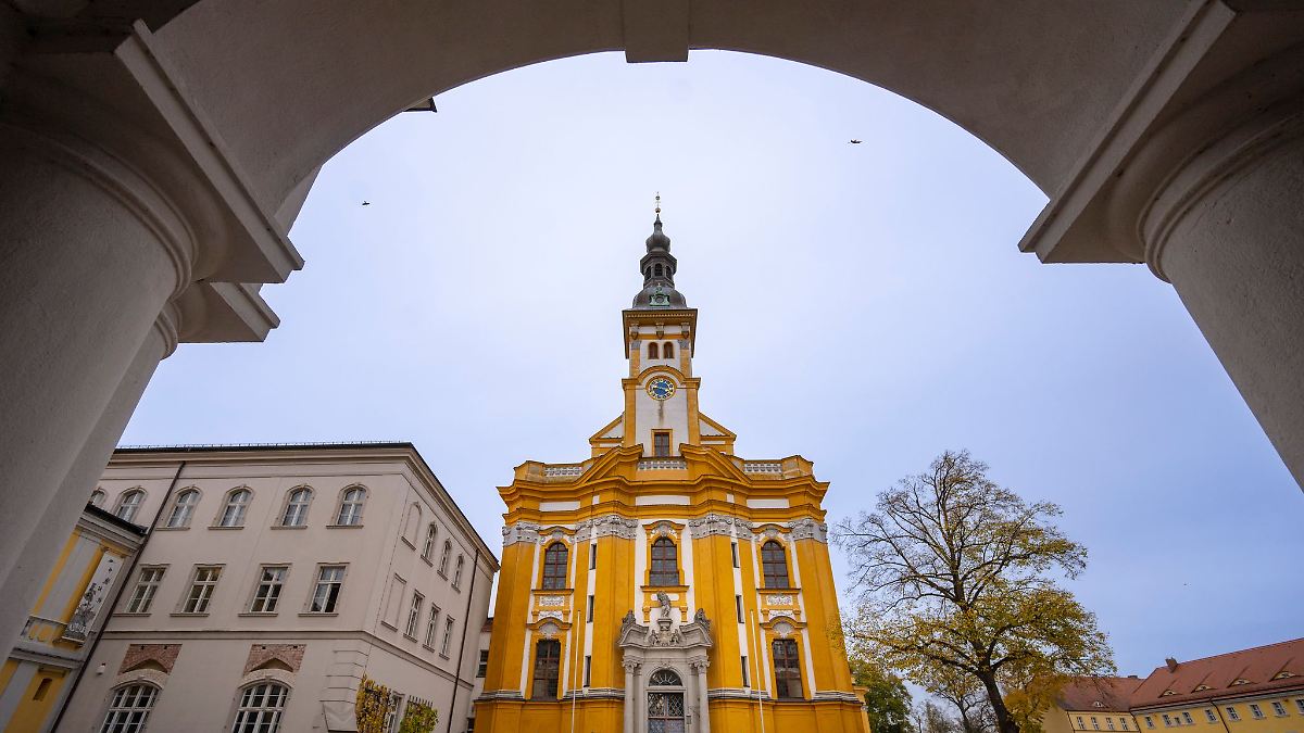 Berlin & Brandenburg: Erstmals nach 200 Jahren: Mönch legt Gelübde in Neuzelle ab