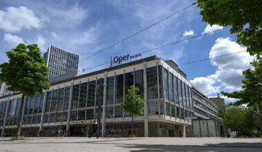 Hessen: U-Bahnstation im Eintracht-Look wird präsentiert
