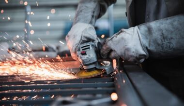 Wirtschafts- und Arbeitsmarktbarometer: Leichter Rückgang der Arbeitslosigkeit in Wiesbaden