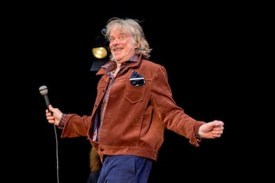 Helge Schneider fühlte sich auf der Bühne der Jungen Garde sichtlich wohl.
