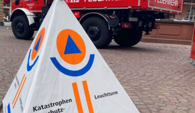 Die Feuerwehr Wiesbaden hat ein neues Erklärvideo zum Thema Katastrophenschutz-Leuchttürme veröffentlicht.