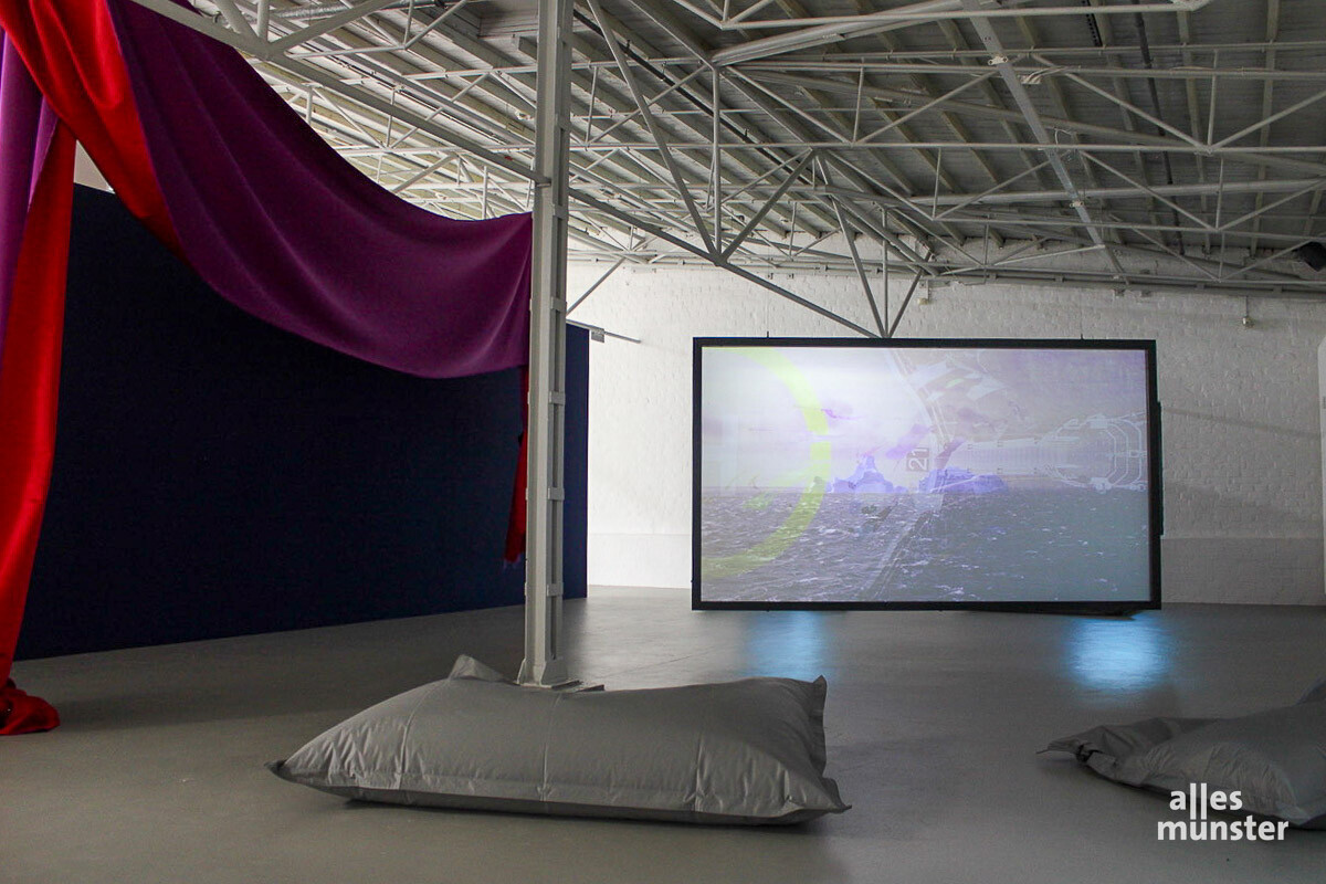Einen Blick in die Kunsthalle gibt es beim Schauraum mit der Installation „Vestir el viento“ von Rosa Tharrats. In die Ausstellung „We Are Full of Winds and Sea and Solar Threads“ führt am 6. September einer der Rundgänge. (Archivbild: Wolkje Lenz)