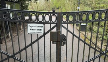 Der Zugang von der Sonnenberger Straße zum Wiesbadener Kurpark ist gesperrt
