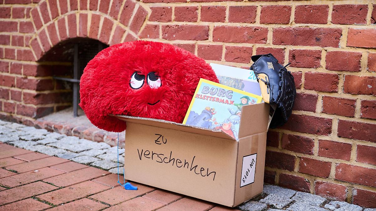 Berlin & Brandenburg: Verschenk-Boxen auf Gehweg: Städte reagieren unterschiedlich