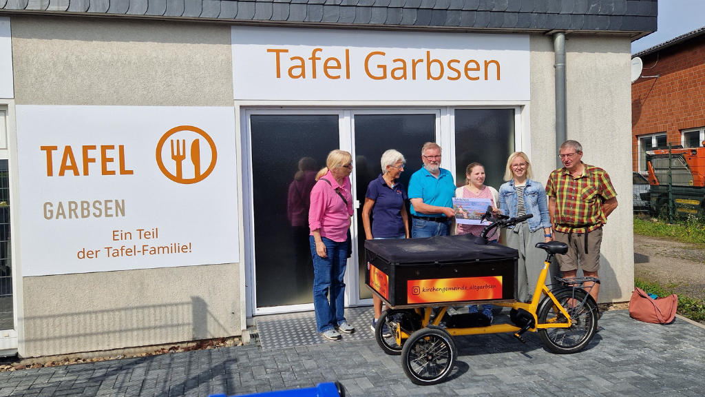 685 Euro für die Tafel Garbsen – Entenrennen der Kirchengemeinde Alt-Garbsen wieder ein voller Erfolg