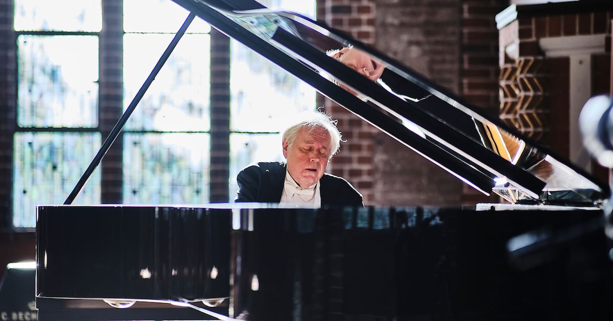 Grigory Sokolov mit Weltklasse-Brahms beim SHMF in der Petruskirche