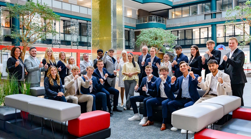 20 neue Auszubildende und eine duale Studentin beginnen bei der Stadtsparkasse Mönchengladbach