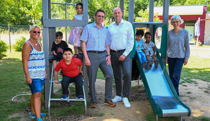 Inklusiver Caritas-Kindergarten: Neues Spielgerät begeistert die Mädchen und Jungen
