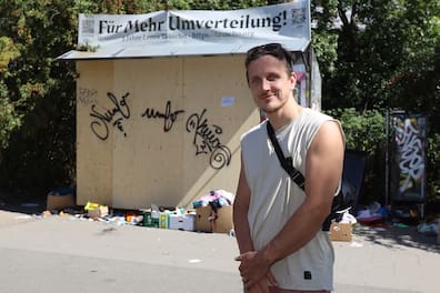 Der Tauschschrank kann nur funktionieren, „wenn man auch mal einen Handgriff mehr macht", sagt Hannes (37).