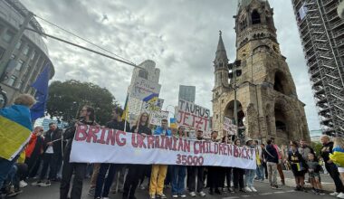 Berlin & Brandenburg: Hunderte demonstrieren zum Unabhängigkeitstag der Ukraine