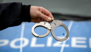 26-Jähriger verletzt Zugpersonal, Reisende und Polizisten