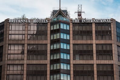 Vorübergehend eine Flüchtlingsunterkunft: Das Vier-Sterne-Hotel Britannia International in London.