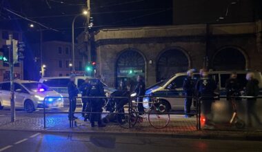 US-Amerikaner wird in Dresdner Straßenbahn mit Messer verletzt, als er helfen will