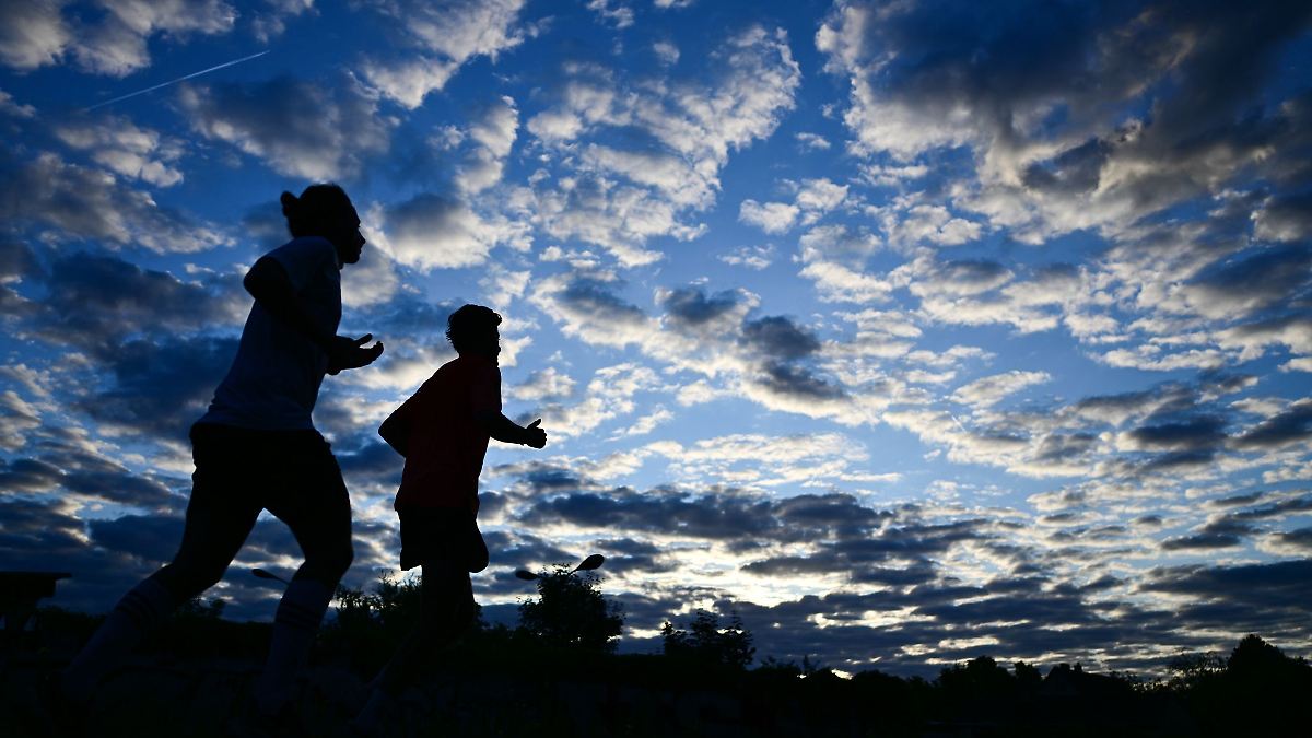 Berlin & Brandenburg: Wechselhaftes Wetter – Wochenende bringt mehr Sonne
