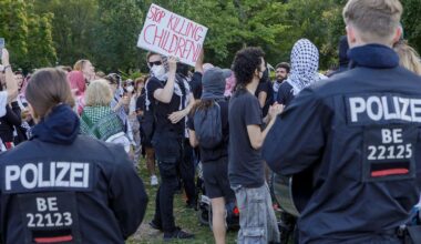 Berlin & Brandenburg: Polizei löst propalästinensische Demonstration auf