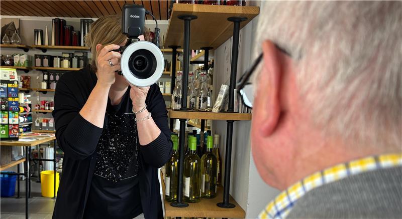 Nicht lächeln, bitte! Auch für digitale Passfotos gelten weiterhin strenge Regeln.