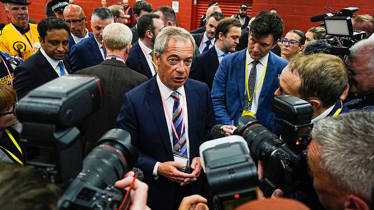 Farage mit harter Ansage: Rechtspopulist will bei Wahlsieg in Großbritannien über 500.000 Migranten abschieben