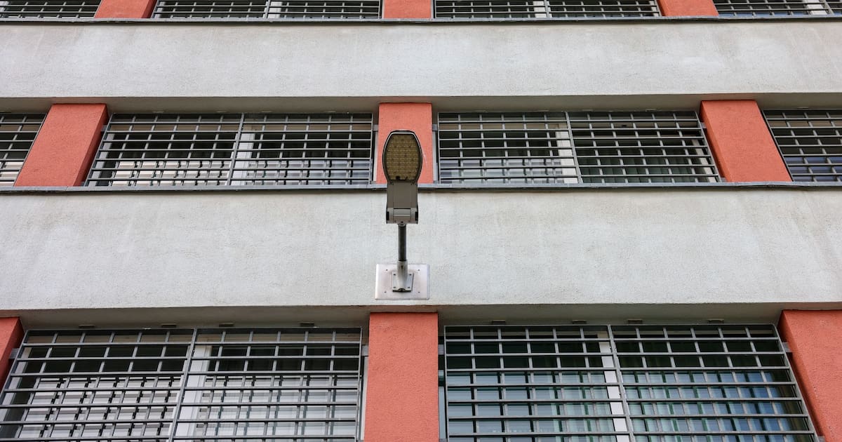 Junge Frau aus JVA Chemnitz geflüchtet: Suche bisher erfolglos
