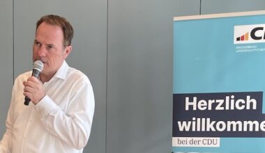 Düsseldorfer Oberbürgermeister Dr. Stephan Keller im Düsseldorfer norden © Christof Roche