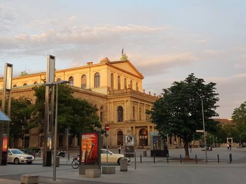 Von Sonne angestrahltes Gebäude